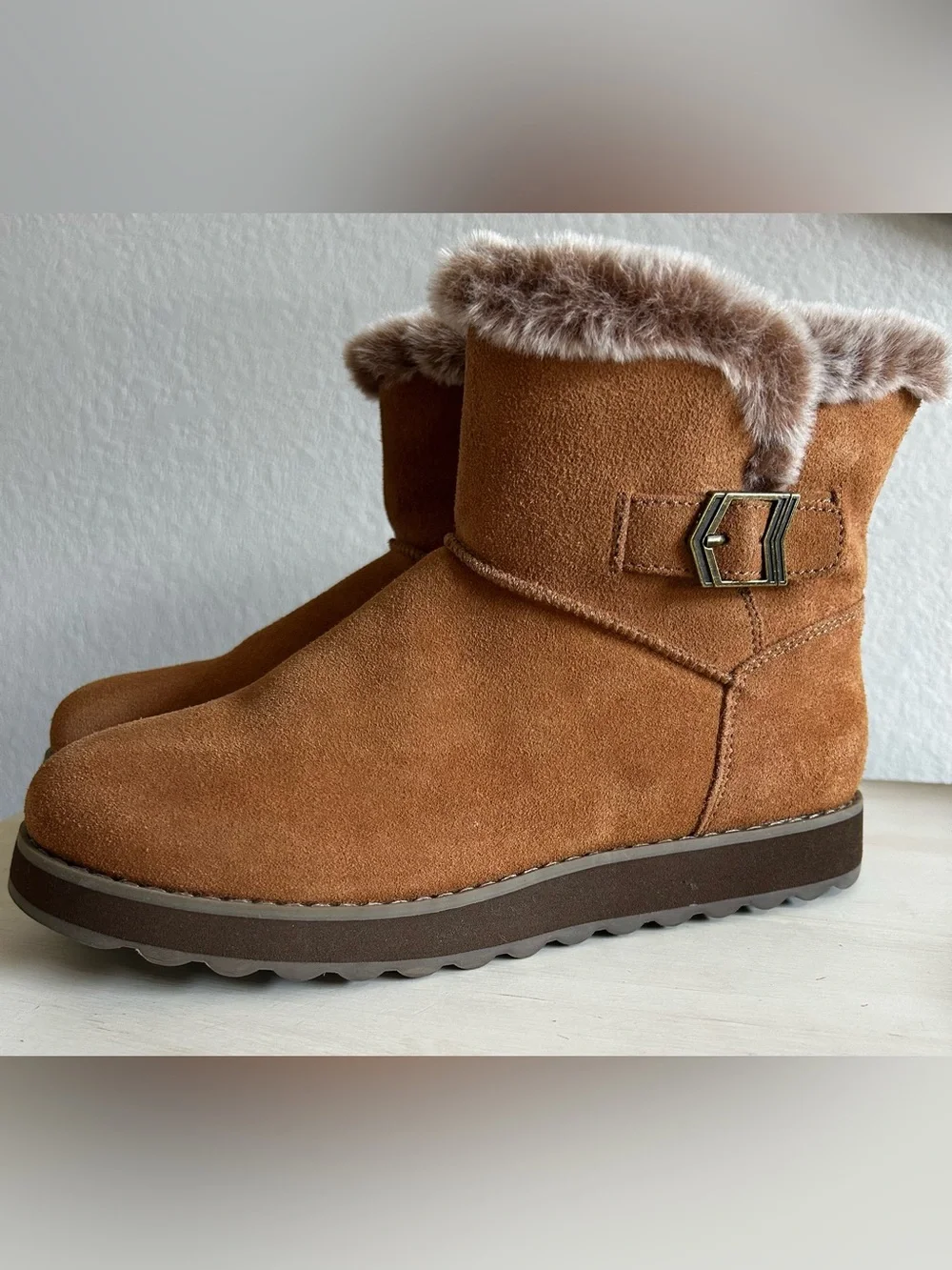 Skechers Women’s Easy Going collection faux-fur winter ankle boots size 7.